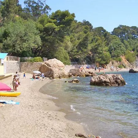 Apartment **** Beau T2 De 40 M2, Jardin De 70m2, Au Calme, A 50 Metres De La Le Pradet