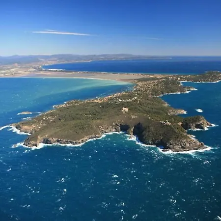 **** Beau T2 De 40 M2, Jardin De 70m2, Au Calme, A 50 Metres De La Apartment *