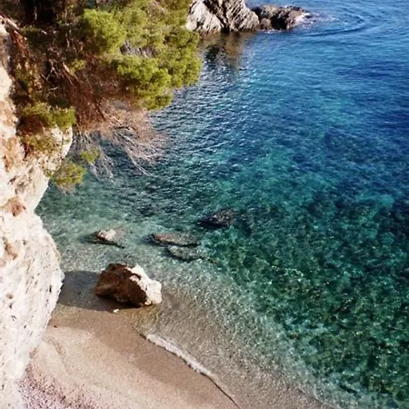 Apartment **** Beau T2 De 40 M2, Jardin De 70m2, Au Calme, A 50 Metres De La Le Pradet